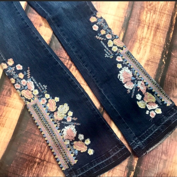 Denim - 💕 Host Pick💕 Floral Embroidered Bootcut Jeans